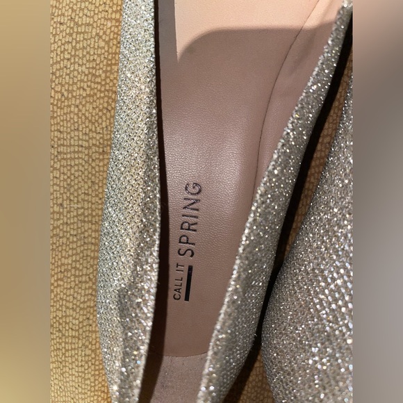 CALL IT SPRING GOLD FLATS SIZE 6 WOMEN’S - Picture 8 of 10